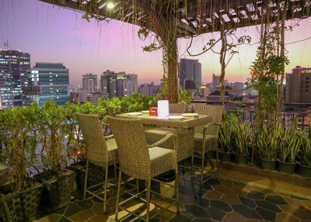 Essence Hotel-Phnom Penh Esterno foto
